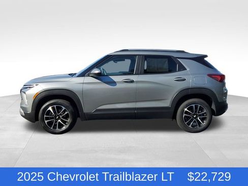 Certified 2025 Chevrolet TrailBlazer LT AWD/4WD image 2