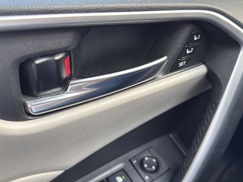 Used 2021 Toyota RAV4 XLE Premium image 20