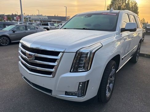 Used 2017 Cadillac Escalade Premium Luxury AWD/4WD image 3