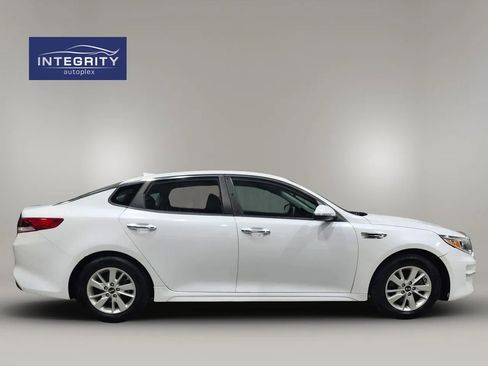 Used 2018 Kia Optima LX w/ Convenience Package image 2