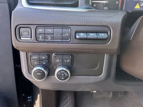 Used 2021 GMC Yukon Denali w/ Denali Premium Package image 31