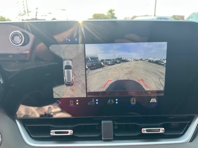 New 2027 Chevrolet Equinox LT w/ Convenience Package II FWD image 23