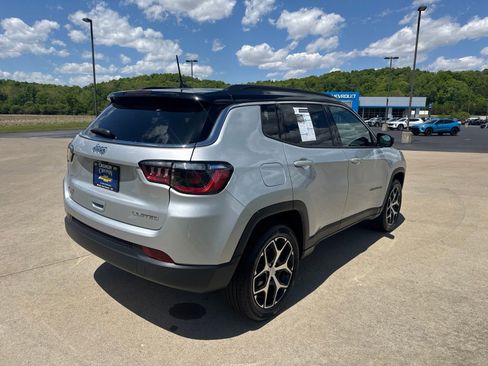 Used 2024 Jeep Compass Limited AWD/4WD image 4
