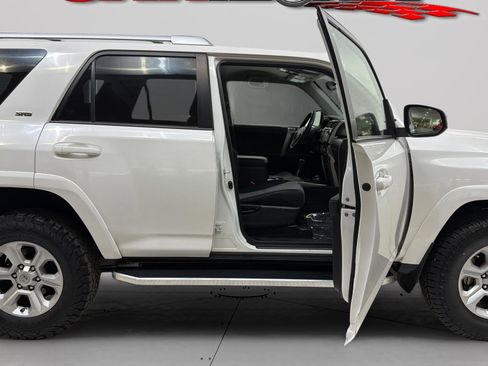 Used 2016 Toyota 4Runner SR5 image 17