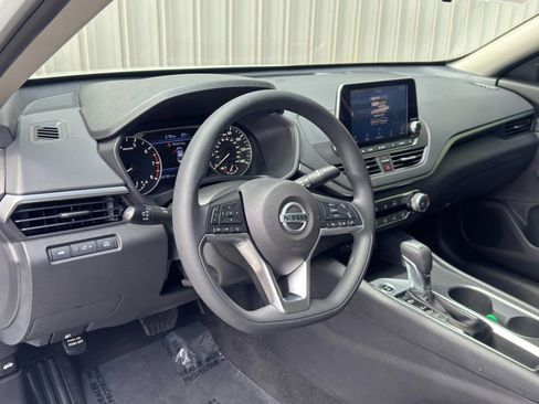 Used 2022 Nissan Altima 2.5 SV FWD image 12