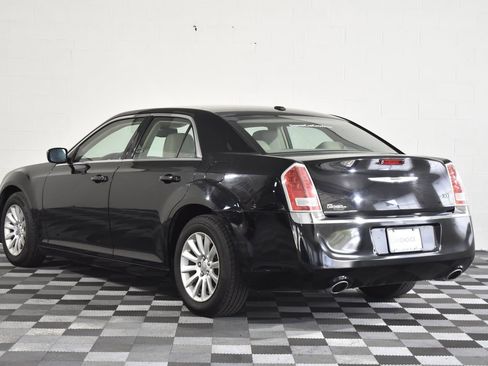 Used 2014 Chrysler 300 RWD image 3