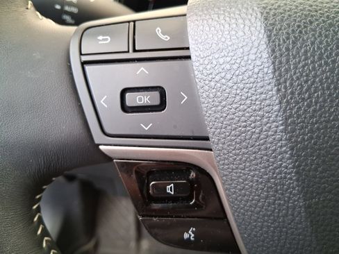 Used 2025 Toyota Camry SE w/ Convenience Package AWD/4WD image 20