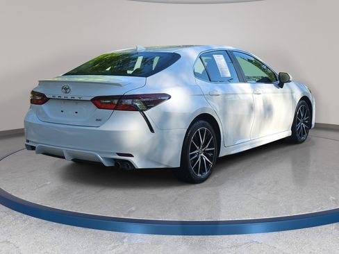 Used 2024 Toyota Camry SE image 5