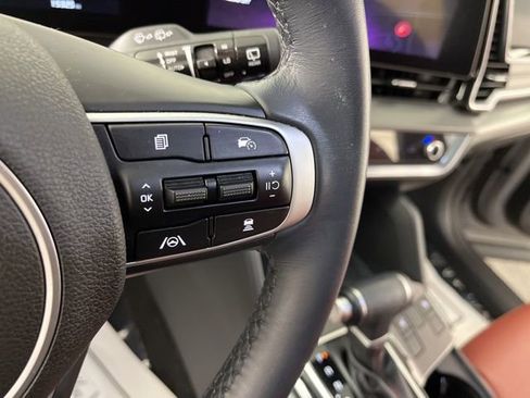 Used 2025 Kia Sportage SX image 22