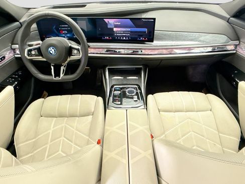 Used 2025 BMW i7 eDrive50 w/ M Sport Package RWD image 13