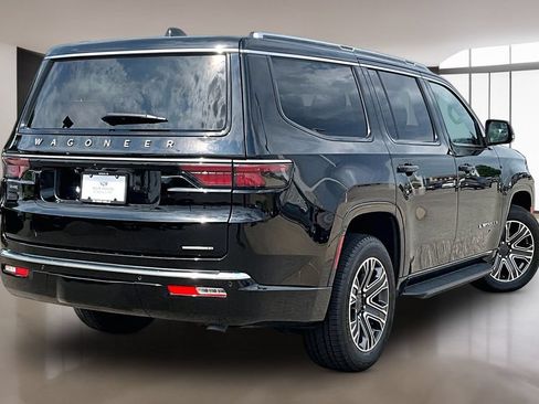 Used 2024 Jeep Wagoneer Series II w/ Flexible Seating Group RWD image 2