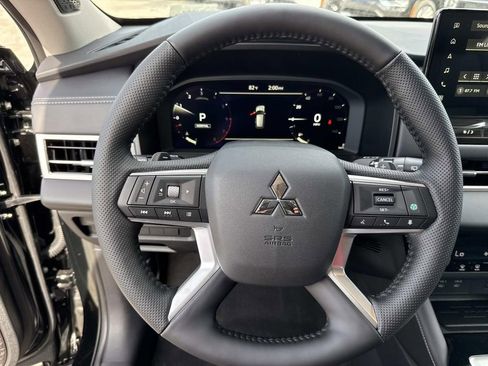 New 2026 Mitsubishi Outlander SE FWD image 42