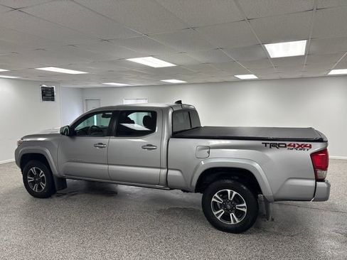Used 2017 Toyota Tacoma TRD Sport image 5