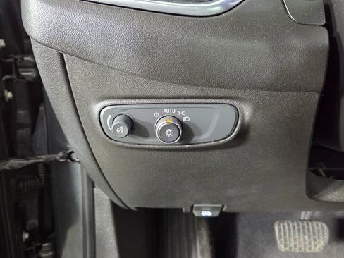 Used 2020 Chevrolet Equinox LS AWD/4WD image 19