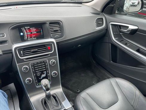 Used 2016 Volvo V60 T5 Cross Country w/ Convenience Package image 16