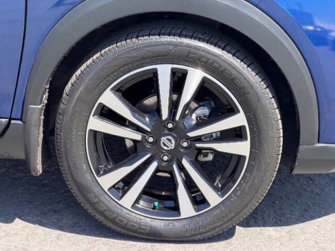 Used 2019 Nissan Kicks SR w/ SR Premium Package FWD image 9