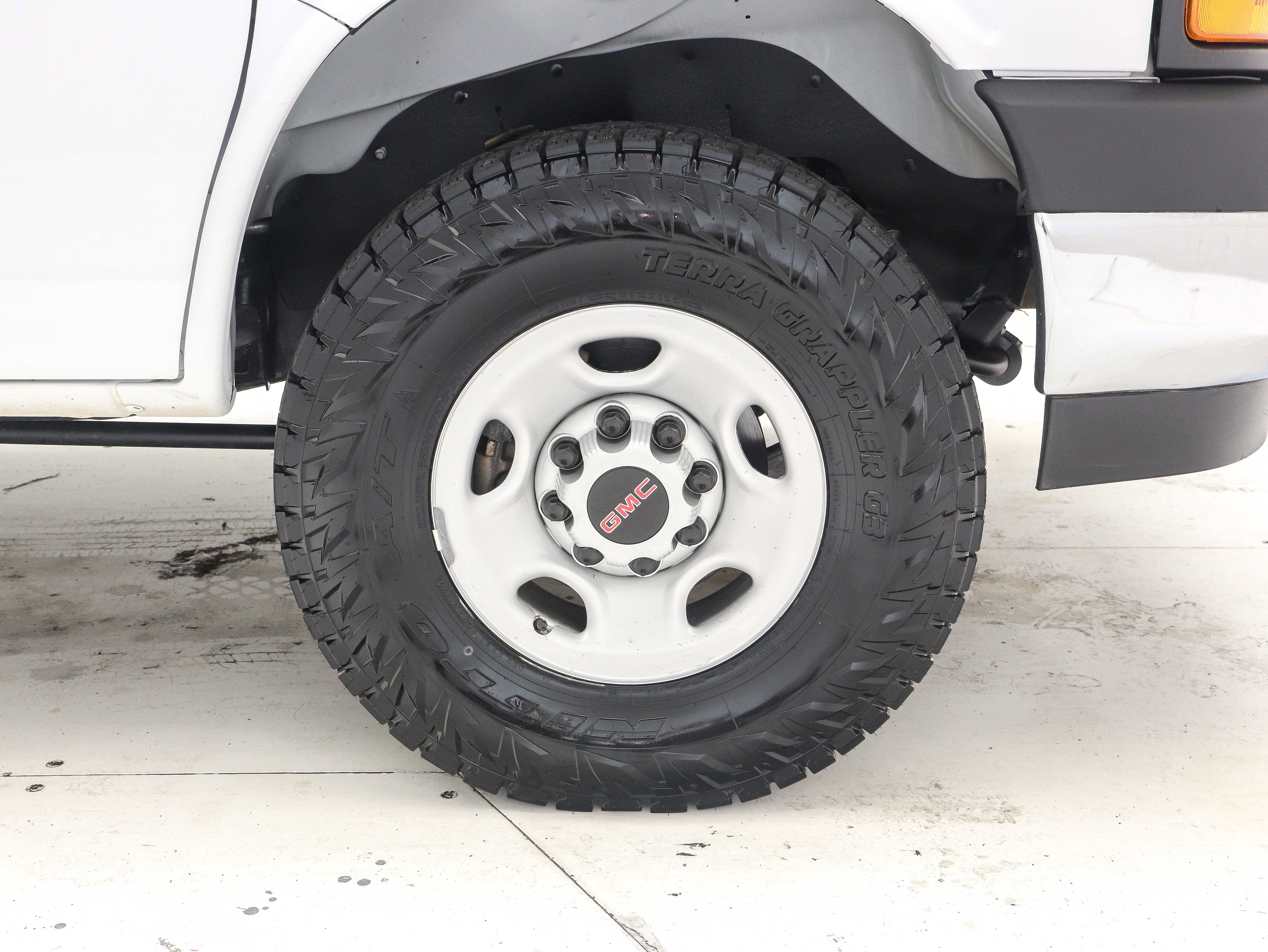 Used 2023 GMC Savana 3500 LS w/ Chrome Appearance Package RWD image 28