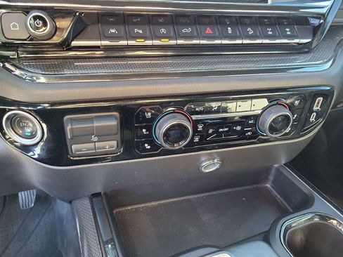 Used 2024 Chevrolet Silverado 1500 ZR2 image 16