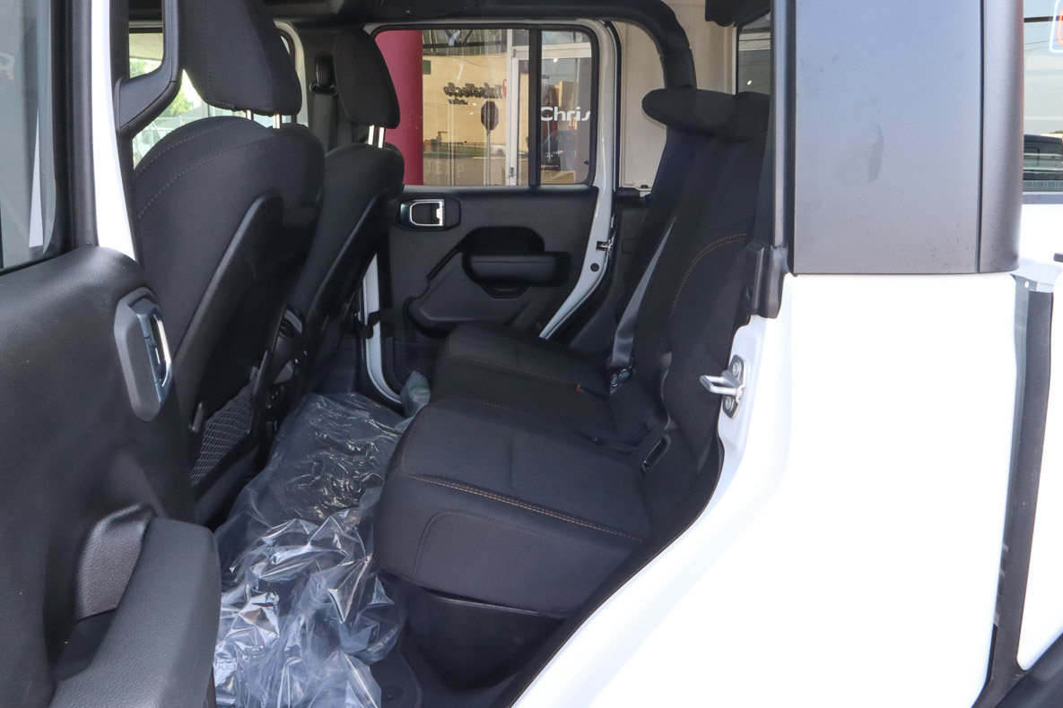 Used 2026 Jeep Gladiator Mojave AWD/4WD image 8