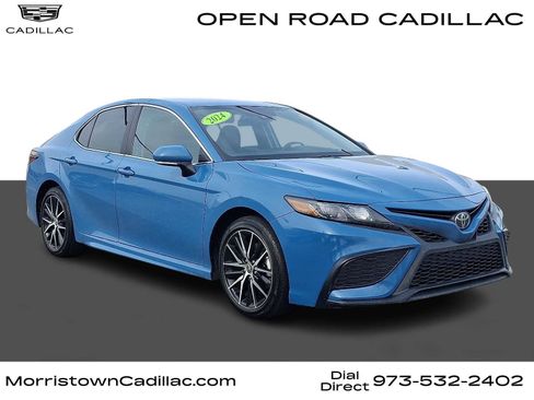 Used 2024 Toyota Camry SE image 1