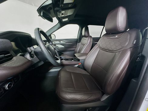 Used 2025 Ford Explorer Platinum w/ LUX Leather Package image 13