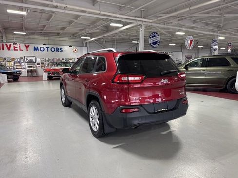 Used 2017 Jeep Cherokee Latitude w/ Comfort/Convenience Group image 3