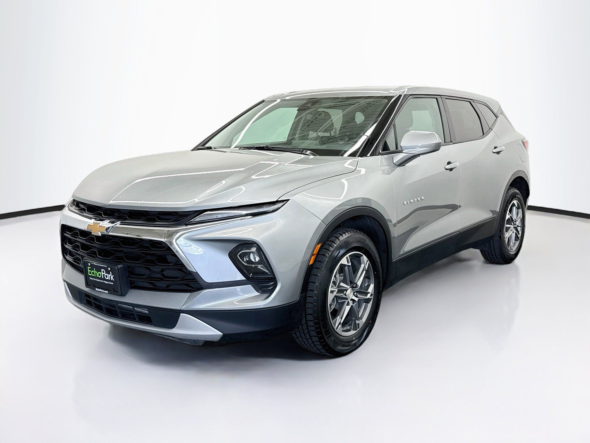 Used 2026 Chevrolet Blazer LT FWD image 3