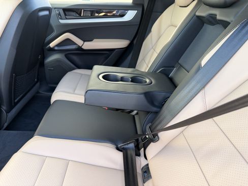 Certified 2026 Porsche Cayenne AWD/4WD image 19