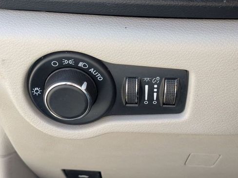 Used 2021 Chrysler Voyager LX FWD image 17