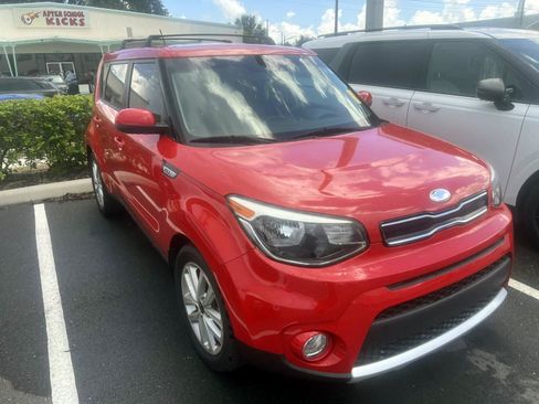 Used 2018 Kia Soul + FWD image 3