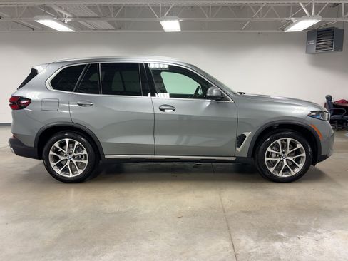 New 2026 BMW X5 sDrive40i w/ Premium Package image 8
