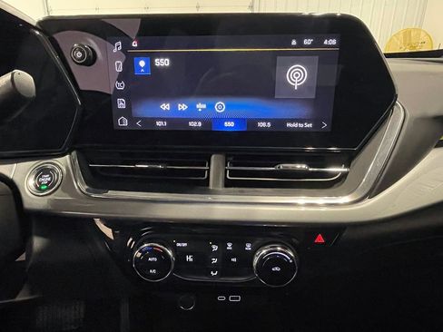 Used 2024 Chevrolet Trax LT FWD image 36