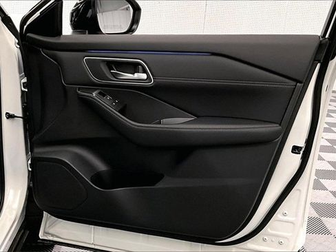 New 2025 Nissan Rogue Platinum w/ Tech Package image 36