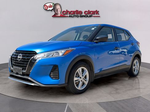 Certified 2022 Nissan Kicks S FWD image 1