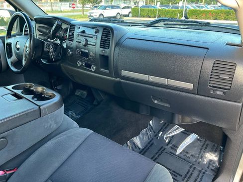 Used 2009 Chevrolet Silverado 2500 LT w/ Interior Plus Package AWD/4WD image 28