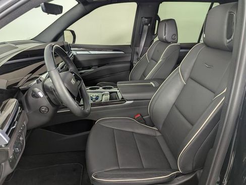 Used 2025 Cadillac Escalade Premium Luxury image 11
