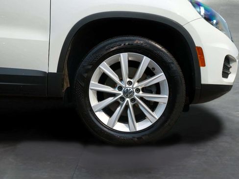 Used 2017 Volkswagen Tiguan Limited w/ Premium Package AWD/4WD image 9