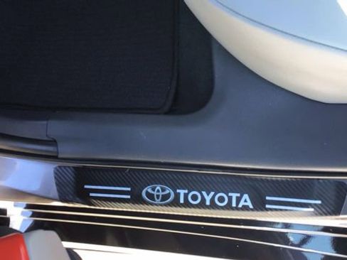 Used 2022 Toyota Camry SE image 13