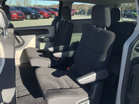 Used 2017 Dodge Grand Caravan SE w/ Power Window Group image 38