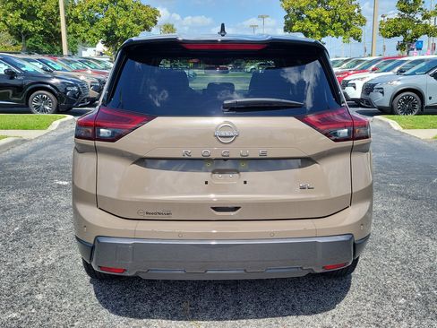 Certified 2025 Nissan Rogue SL FWD image 5