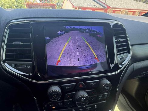 Used 2020 Jeep Grand Cherokee Altitude image 21