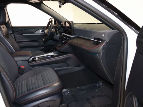 Used 2025 Ford Explorer ST-Line w/ Premium Package image 57