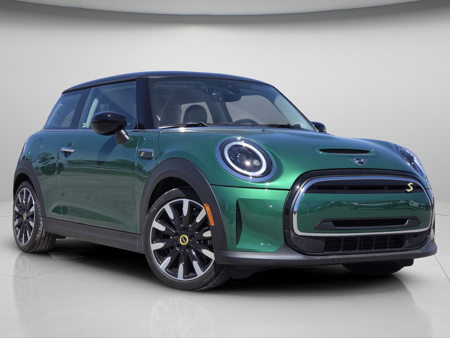 Used 2024 MINI Cooper SE FWD image 2