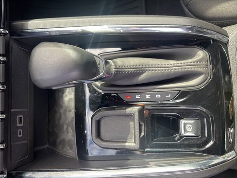 Used 2024 GMC Canyon Elevation w/ Convenience Package image 23