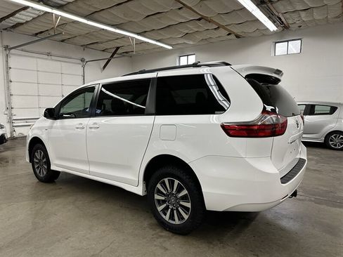 Used 2020 Toyota Sienna LE image 5