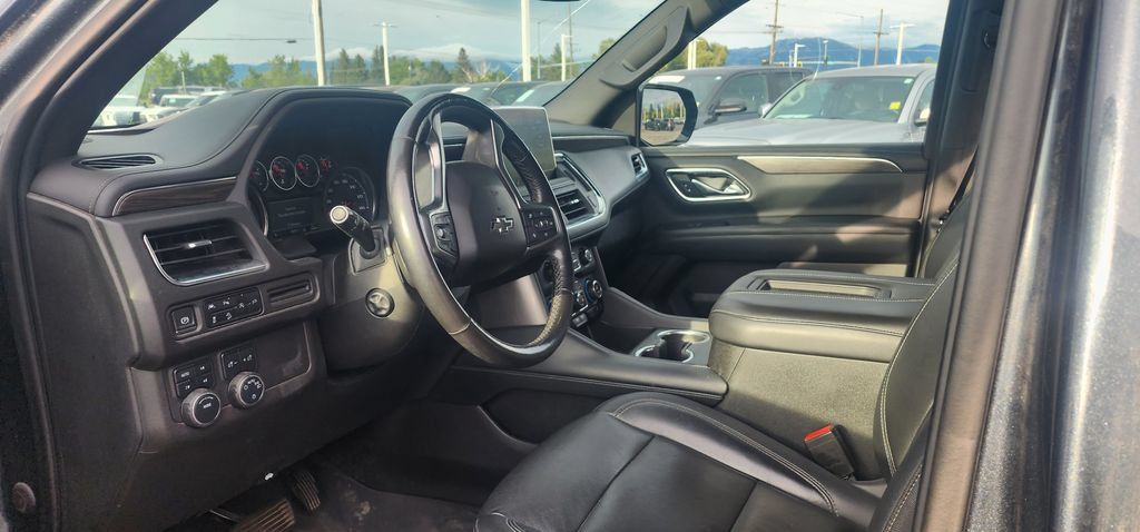 Used 2021 Chevrolet Suburban Z71 w/ Luxury Package AWD/4WD image 3
