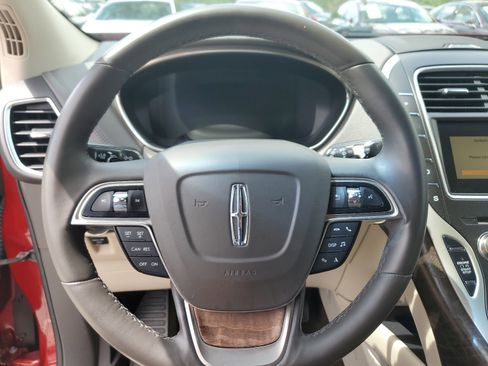 Used 2019 Lincoln Nautilus Select image 15
