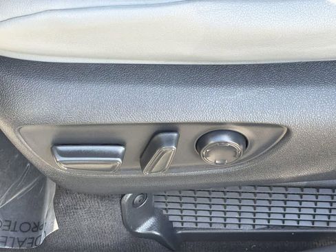 Used 2023 Toyota Sienna XLE image 27