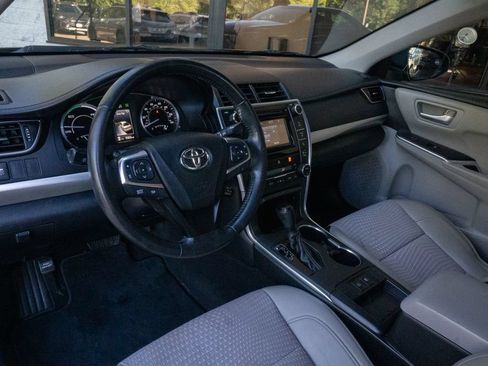 Used 2015 Toyota Camry SE FWD image 9
