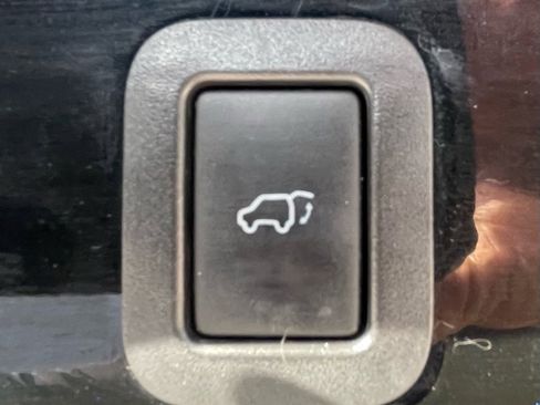 Used 2015 Toyota Highlander XLE image 13